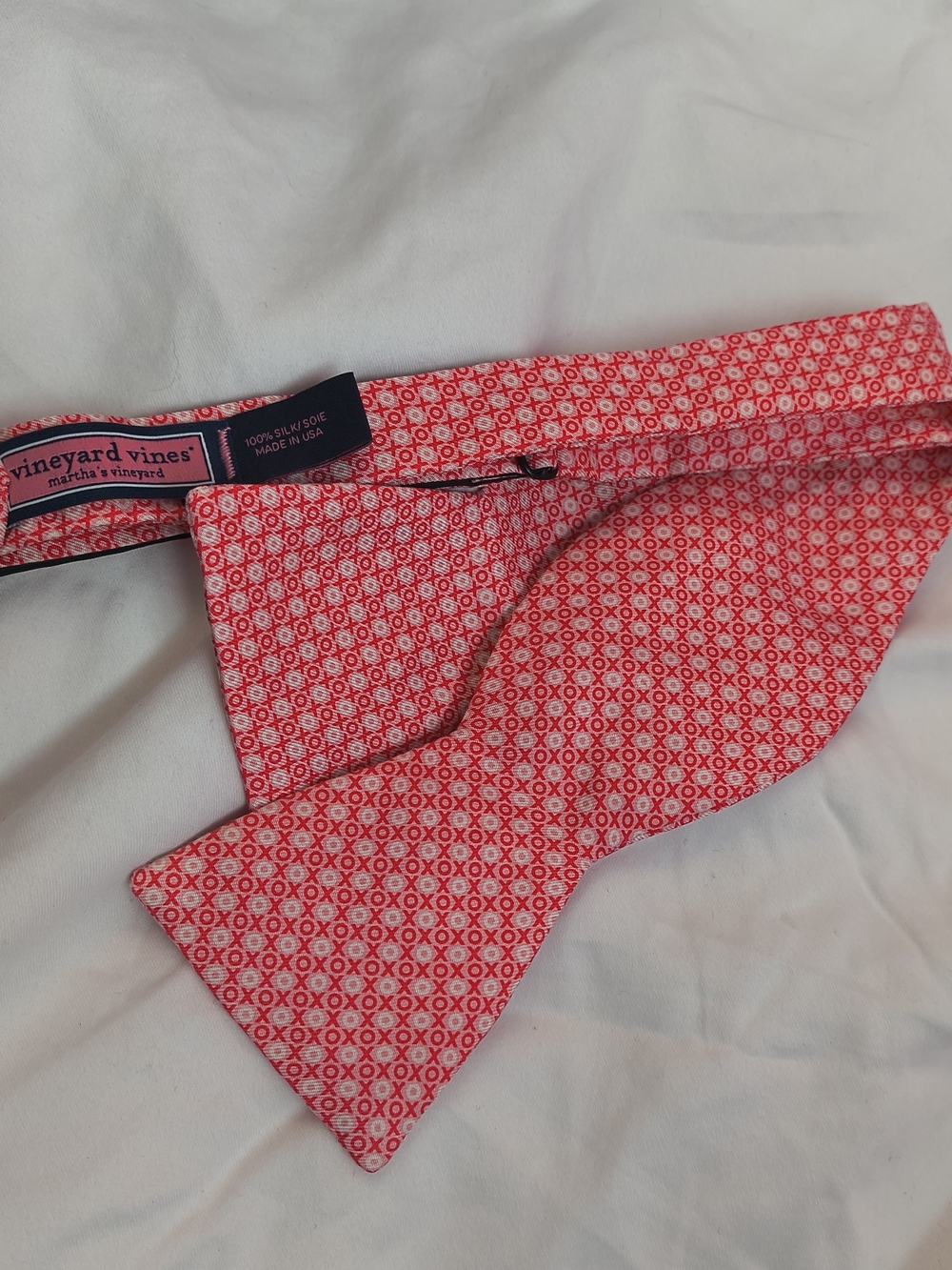 Vineyard Vines Pink XOXO Hugs & Kisses Silk Bow Tie Valentine's Day Preppy